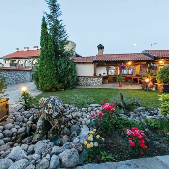 dumanov-bansko-hotel-garden
