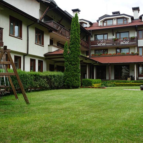 evelina-palace-bansko-garden