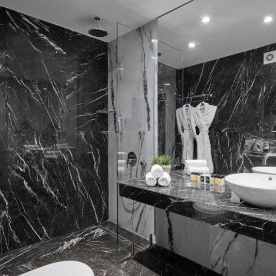 grand_bathroom