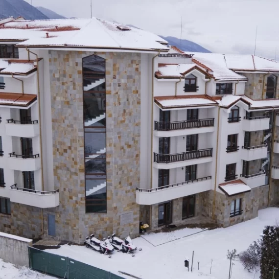 parklands-hotel-bansko-exterior-snow