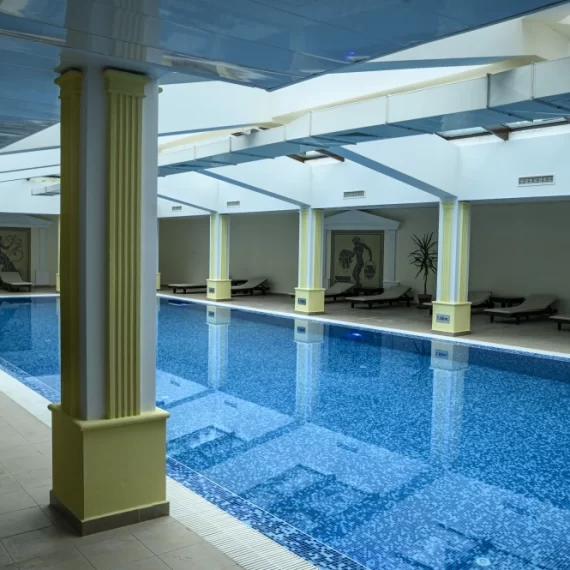parklands-hotel-bansko-inside-pool-by-day
