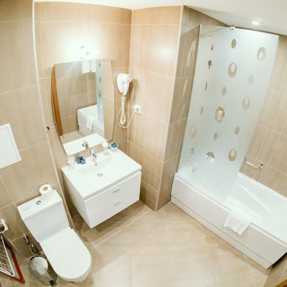 regnum_junior_suite_bathroom-1
