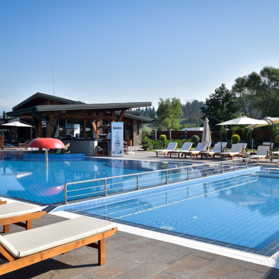 regnum_outdoor_pool-1
