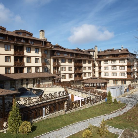 vihren-palace-hotel-bansko-exterior-min