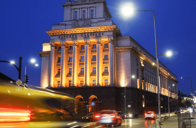 BY NOGHT BUILDING