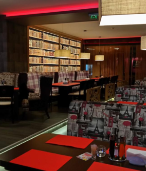 queens-pub-interior